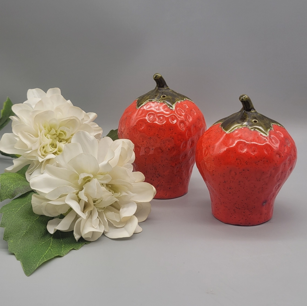 Vintage Majolica Large Strawberry Salt & Pepper Shakers Strawberry Dishes Retro
